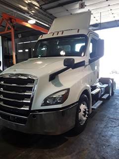 Freightliner Cascadia 126 Day Cab Truck - 455HP, 12 Speed Automatic