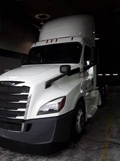 Freightliner Cascadia 126 Day Cab Truck - 400HP, 12 Speed Automatic