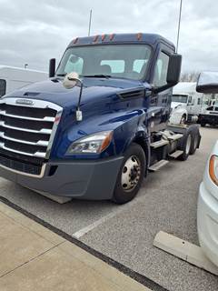 Freightliner Cascadia 126 Day Cab Truck - 450HP, 12 Speed Automatic