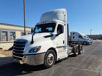 Freightliner Cascadia 126 Day Cab Truck - 410HP, 12 Speed Automatic