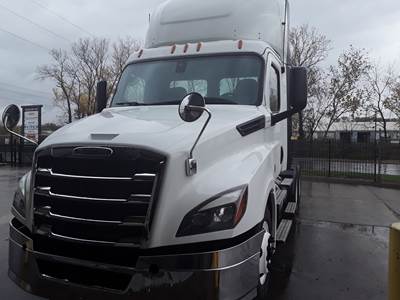 Freightliner Cascadia 126 Day Cab Truck - 455HP, 12 Speed Automatic
