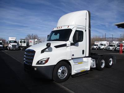 Freightliner Cascadia 126 Day Cab Truck - 400HP, 12 Speed Automatic