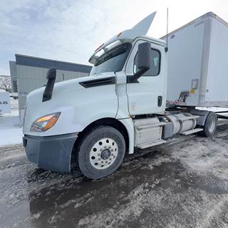 Freightliner Cascadia 126 Day Cab Truck - 450HP, 12 Speed Automatic