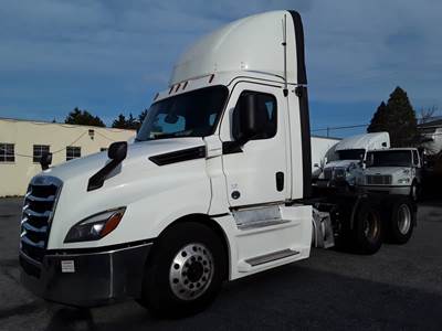 Freightliner Cascadia 126 Day Cab Truck - 455HP, 12 Speed Automatic