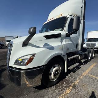 Freightliner Cascadia 126 Day Cab Truck - 450HP, 12 Speed Automatic