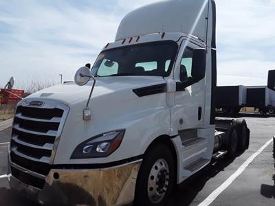 Freightliner Cascadia 126 Day Cab Truck - 410HP, 12 Speed Automatic