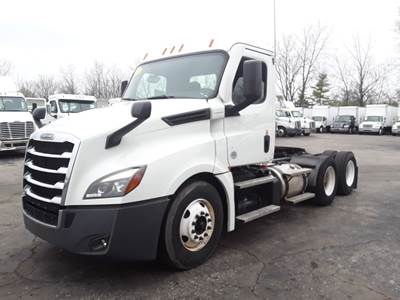 Freightliner Cascadia 126 Day Cab Truck - 450HP, 12 Speed Automatic