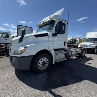 Freightliner Cascadia 126 Single Axle Day Cab Truck - 450HP, 10 Speed Manual