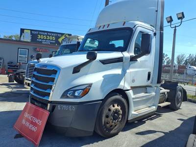 Freightliner Cascadia 126 Single Axle Day Cab Truck - 400HP, 12 Speed Automatic
