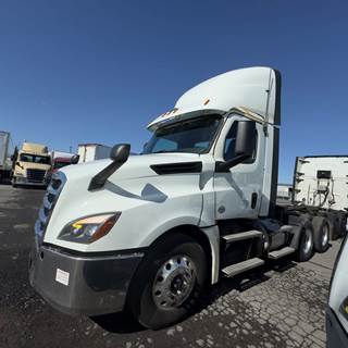 Freightliner Cascadia 126 Day Cab Truck - 505HP, 12 Speed Automatic