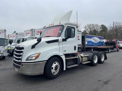 Freightliner Cascadia 126 Day Cab Truck - 450HP, 12 Speed Automatic
