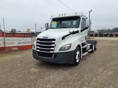 Freightliner Cascadia 126 Day Cab Truck - 455HP, 10 Speed Manual