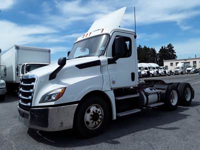 Freightliner Cascadia 126 Day Cab Truck - 450HP, 12 Speed Automatic