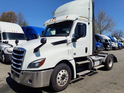 Freightliner Cascadia 126 Single Axle Day Cab Truck - 455HP, 12 Speed Automatic
