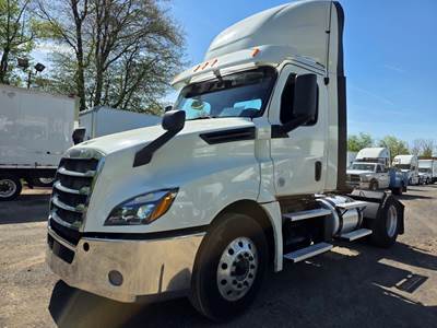 Freightliner Cascadia 126 Single Axle Day Cab Truck - 455HP, 12 Speed Automatic