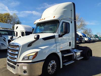 Freightliner Cascadia 126 Single Axle Day Cab Truck - 455HP, 12 Speed Automatic