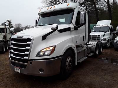 Freightliner Cascadia 126 Day Cab Truck - 505HP, 12 Speed Automatic
