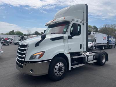 Freightliner Cascadia 126 Single Axle Day Cab Truck - 455HP, 12 Speed Automatic