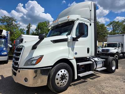 Freightliner Cascadia 126 Single Axle Day Cab Truck - 455HP, 12 Speed Automatic