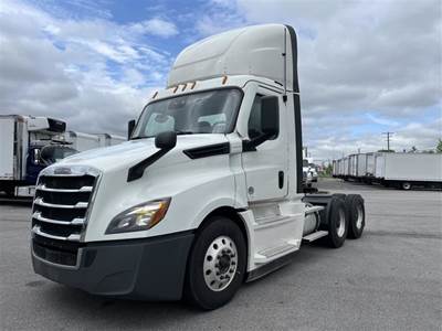 Freightliner Cascadia 126 Day Cab Truck - 450HP, 12 Speed Automatic