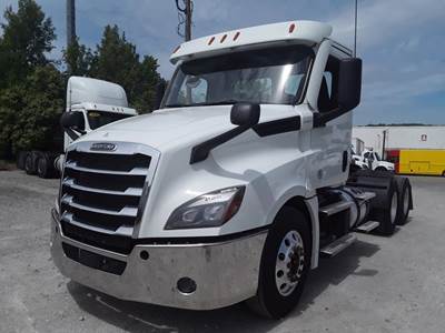 Freightliner Cascadia 126 Day Cab Truck - 450HP, 12 Speed Automatic