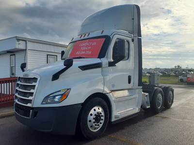 Freightliner Cascadia 126 Day Cab Truck - 400HP, 12 Speed Automatic