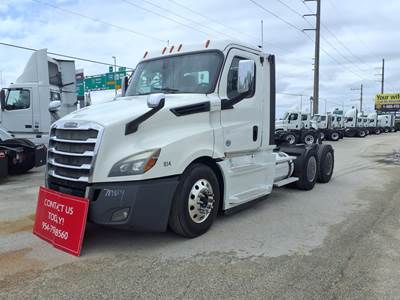 Freightliner Cascadia 126 Day Cab Truck - 400HP, 12 Speed Automatic