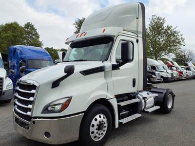Freightliner Cascadia 126 Single Axle Day Cab Truck - 455HP, 12 Speed Automatic