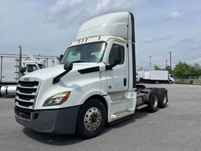 Freightliner Cascadia 126 Day Cab Truck - 450HP, 12 Speed Automatic