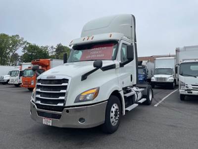 Freightliner Cascadia 126 Single Axle Day Cab Truck - 455HP, 12 Speed Automatic