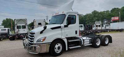 Freightliner Cascadia 126 Day Cab Truck - 450HP, 12 Speed Automatic