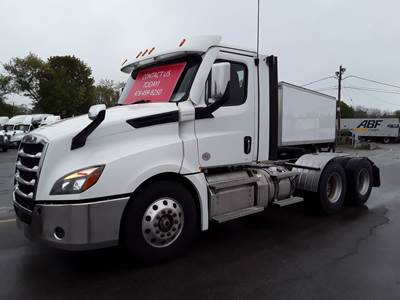 Freightliner Cascadia 126 Day Cab Truck - 505HP, 12 Speed Automatic
