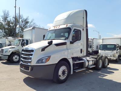 Freightliner Cascadia 126 Day Cab Truck - 450HP, 12 Speed Automatic