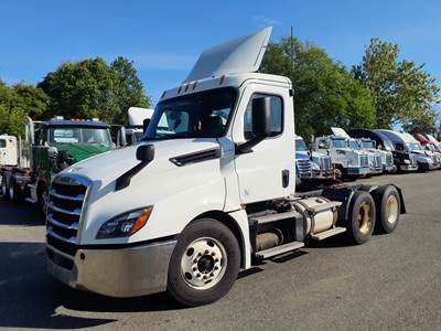 Freightliner Cascadia 126 Day Cab Truck - 450HP, 12 Speed Automatic