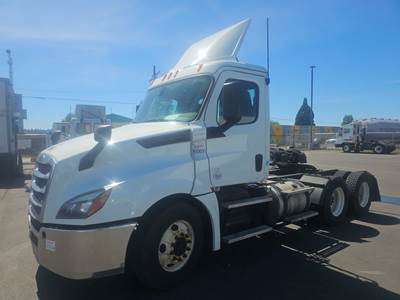Freightliner Cascadia 126 Day Cab Truck - 455HP, 12 Speed Automatic