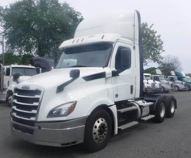 Freightliner Cascadia 126 Day Cab Truck - 455HP, 12 Speed Automatic
