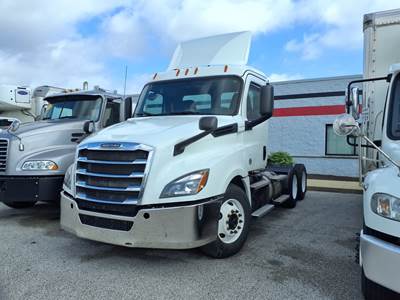 Freightliner Cascadia 126 Day Cab Truck - 450HP, 12 Speed Automatic