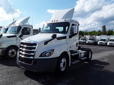 Freightliner Cascadia 126 Single Axle Day Cab Truck - 410HP, 12 Speed Automatic