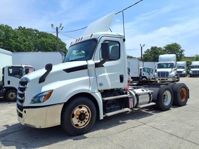 Freightliner Cascadia 126 Day Cab Truck - 450HP, 12 Speed Automatic