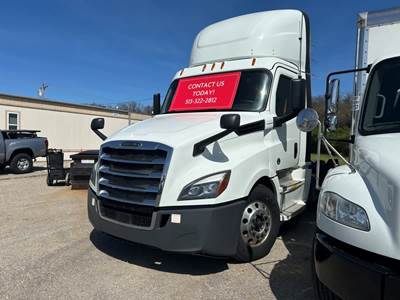Freightliner Cascadia 126 Day Cab Truck - 400HP, 12 Speed Automatic