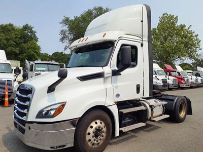 Freightliner Cascadia 126 Single Axle Day Cab Truck - 455HP, 12 Speed Automatic