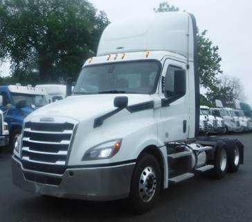 Freightliner Cascadia 126 Day Cab Truck - 505HP, 12 Speed Automatic