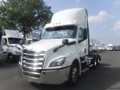 Freightliner Cascadia 126 Day Cab Truck - 505HP, 12 Speed Automatic