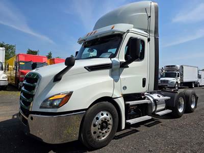 Freightliner Cascadia 126 Day Cab Truck - 455HP, 12 Speed Automatic