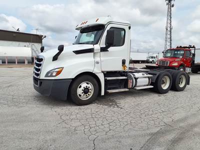 Freightliner Cascadia 126 Day Cab Truck - 450HP, 12 Speed Automatic