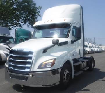 Freightliner Cascadia 126 Single Axle Day Cab Truck - 455HP, 12 Speed Automatic