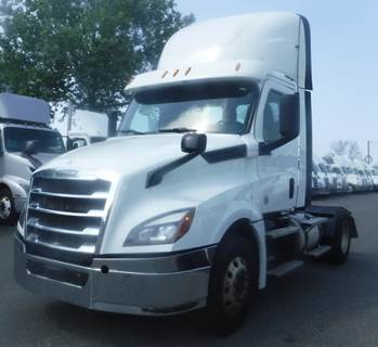 Freightliner Cascadia 126 Single Axle Day Cab Truck - 455HP, 12 Speed Automatic