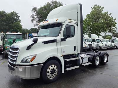 Freightliner Cascadia 126 Day Cab Truck - 505HP, 12 Speed Automatic