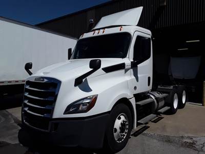 Freightliner Cascadia 126 Day Cab Truck - 450HP, 12 Speed Automatic