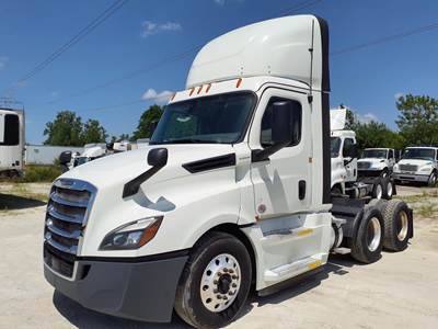 Freightliner Cascadia 126 Day Cab Truck - 400HP, 12 Speed Automatic